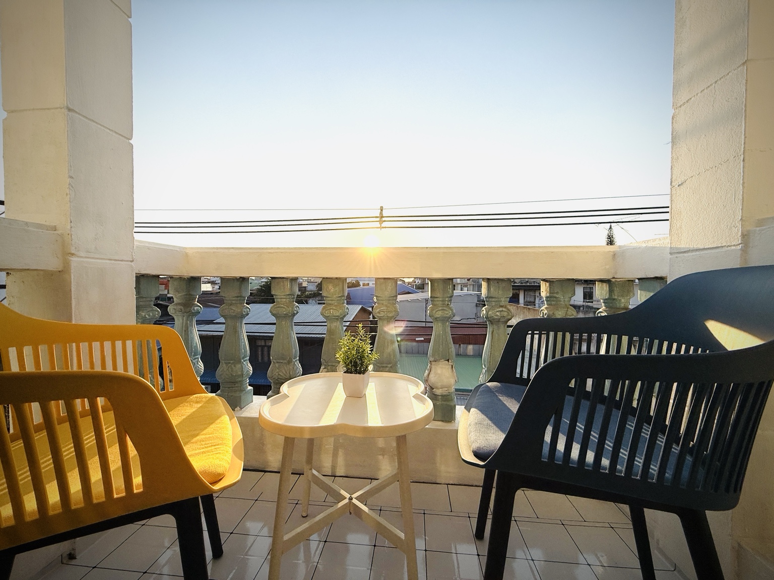 Beautiful balcony room bed at HEE PEE HOSTEL
