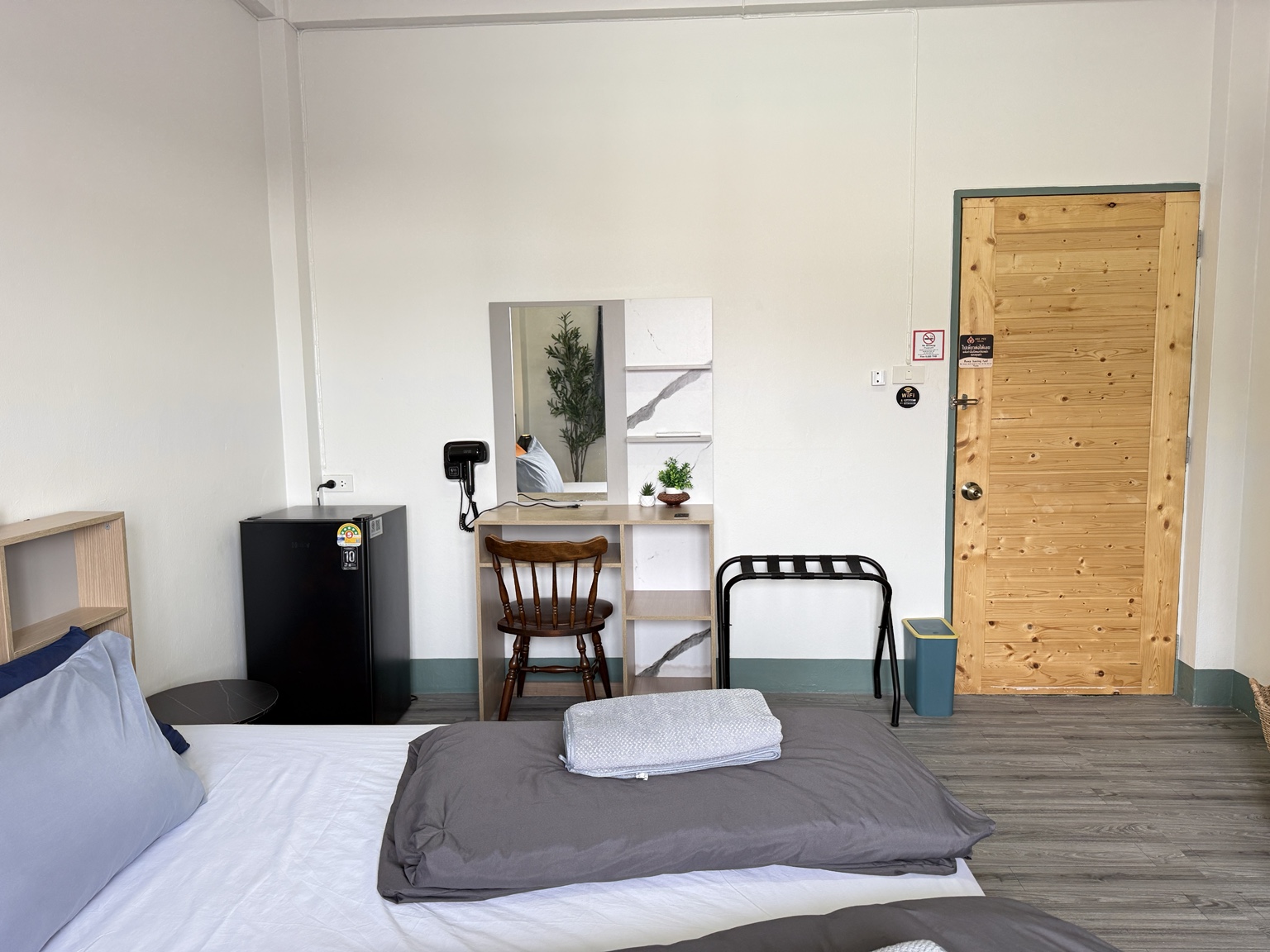 Single Room vanity refrigerator and entrance view